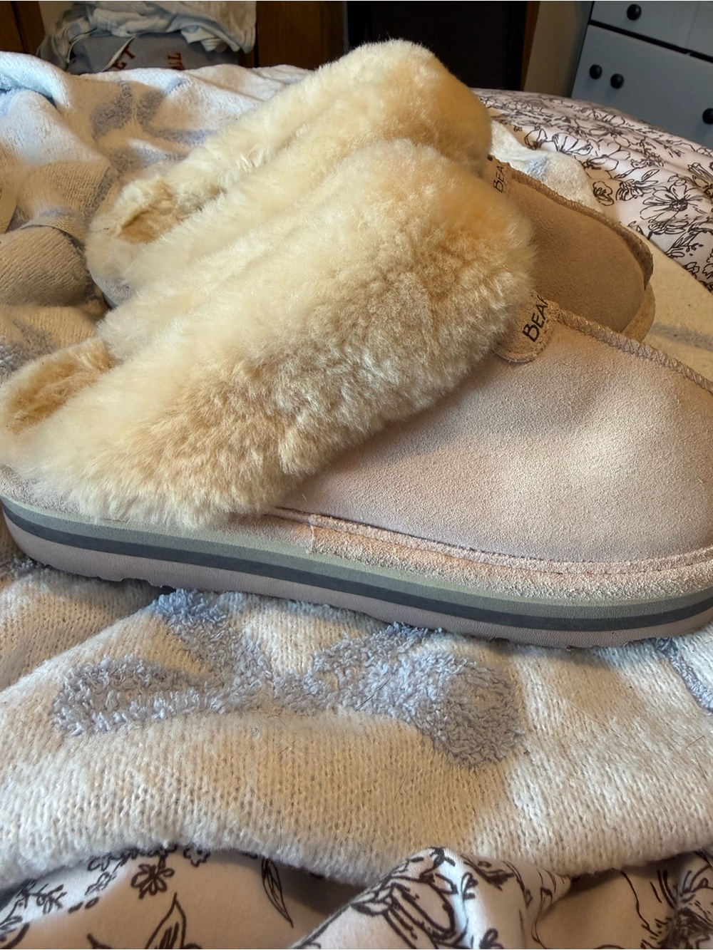 Bearpaw women’s light pink purple Shearling Slip-On Shoes - Picture 2 of 4